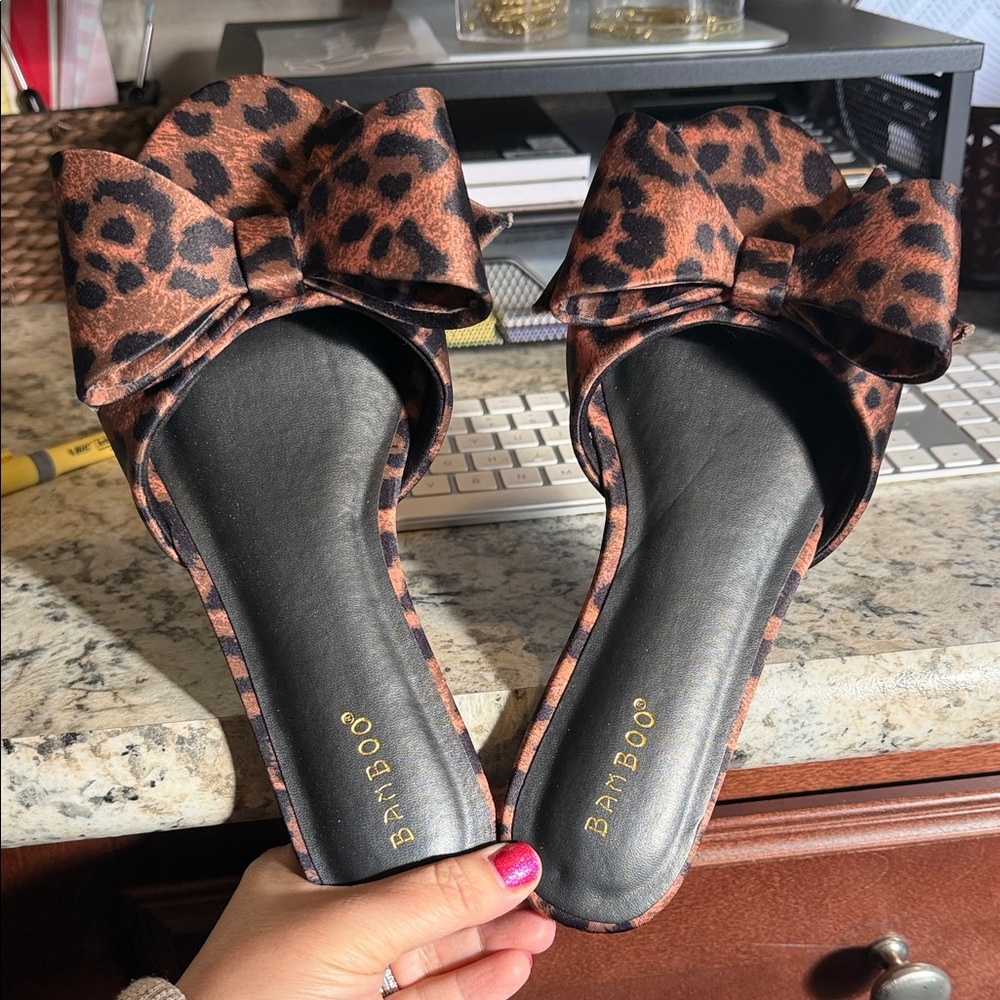 BAMBOO Women's Leopard Print Bow Sandel